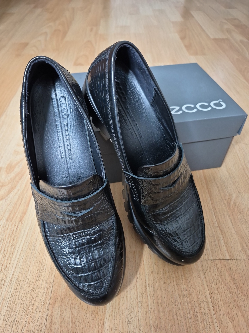 ECCO Anine Squared Black Croc Embossed Leather Loafers EU 39 / US 8-8.5 Like New - Picture 2 of 5